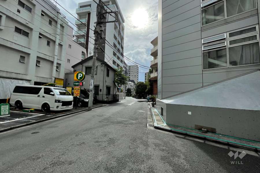 敷地南側の前面道路