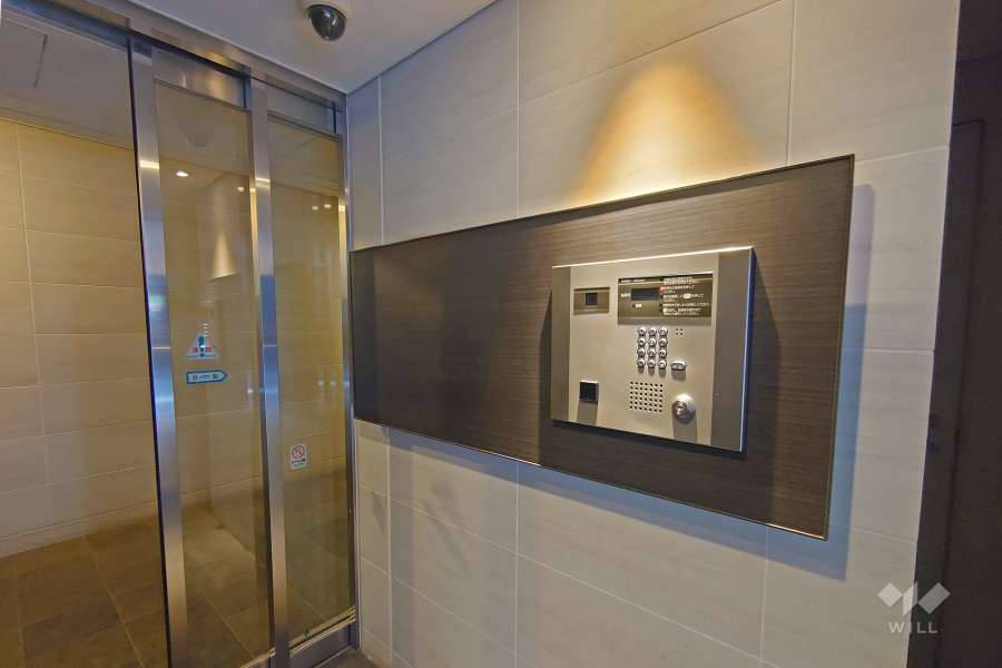 エントランスはオートロック付きです。