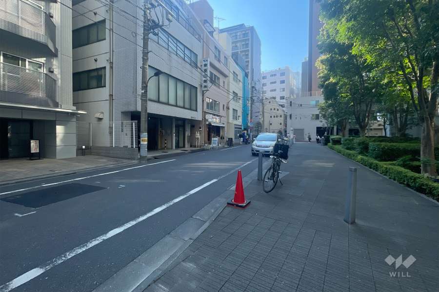 敷地北側の前面道路