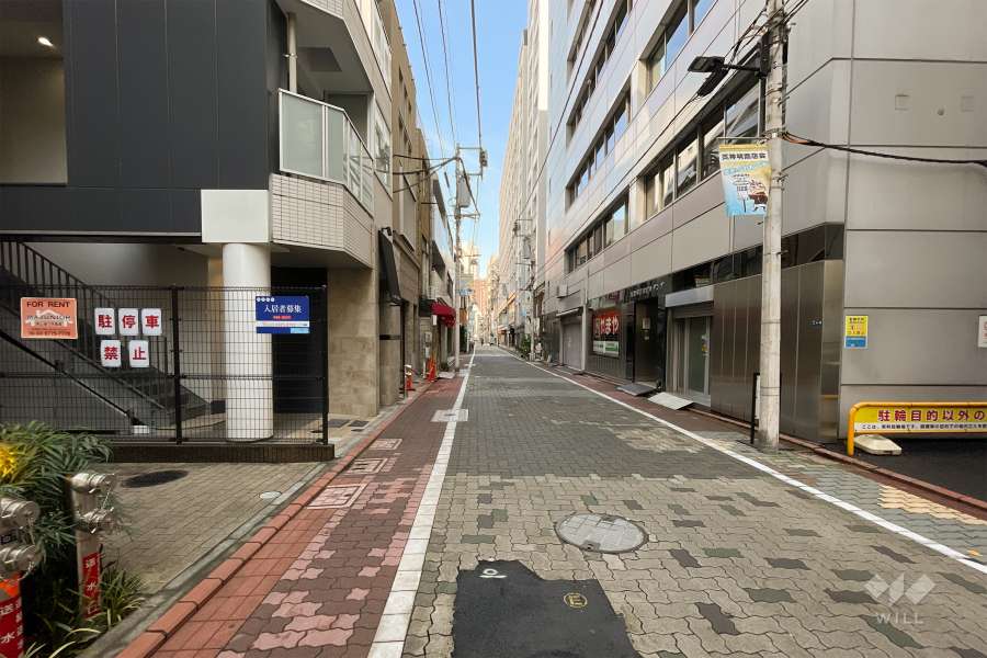 敷地東側の前面道路