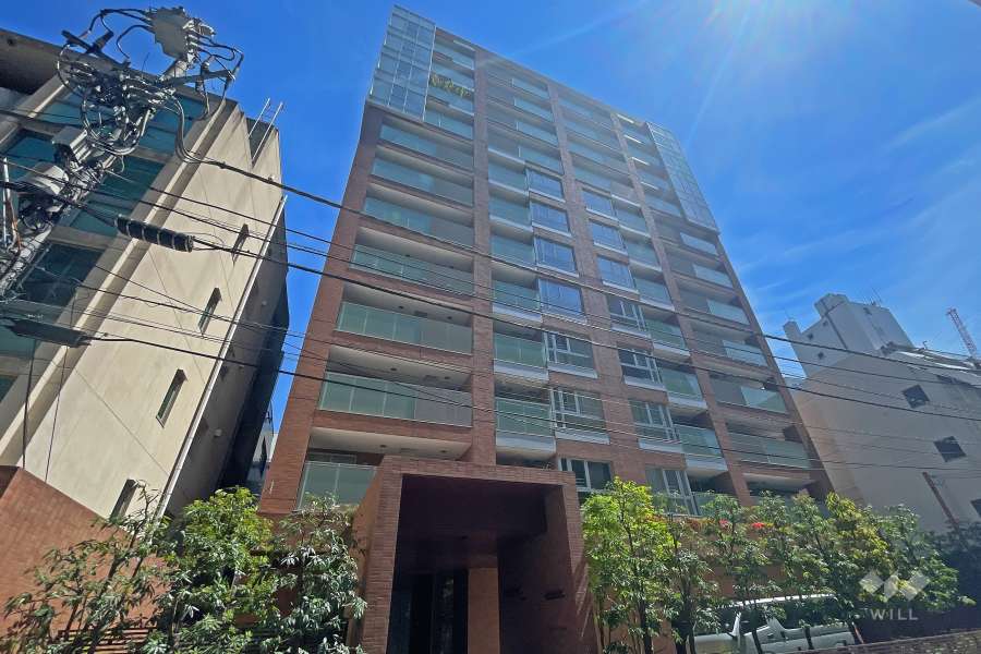 プラウド赤坂の外観（西側から）