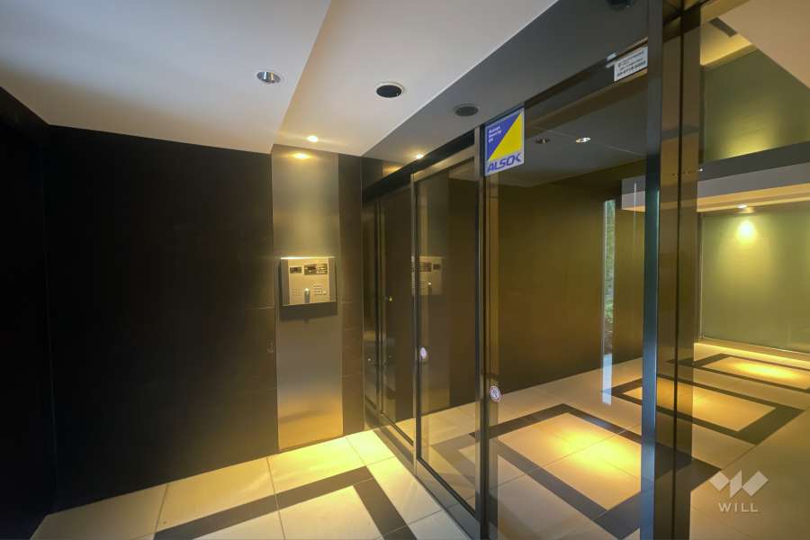 エントランスはオートロック付きです。