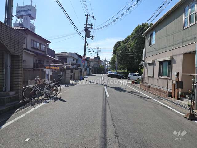 敷地北側の前面道路