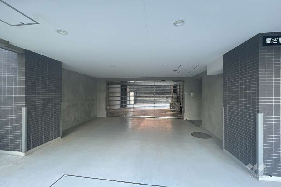 駐車場の出入り口（リングシャッター付き）