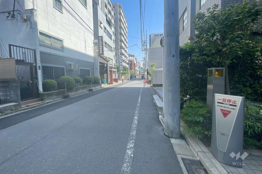 敷地北東側の前面道路