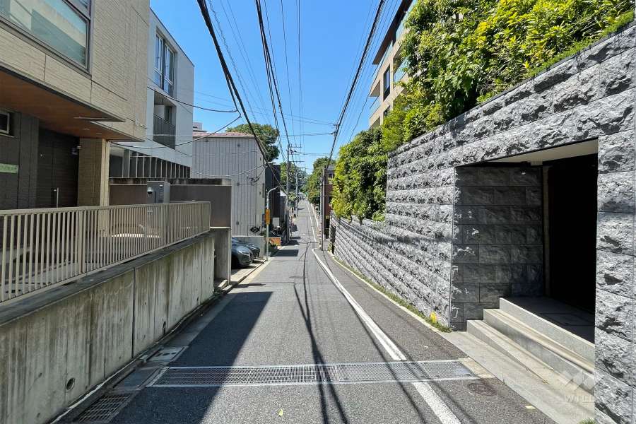 敷地南側の前面道路