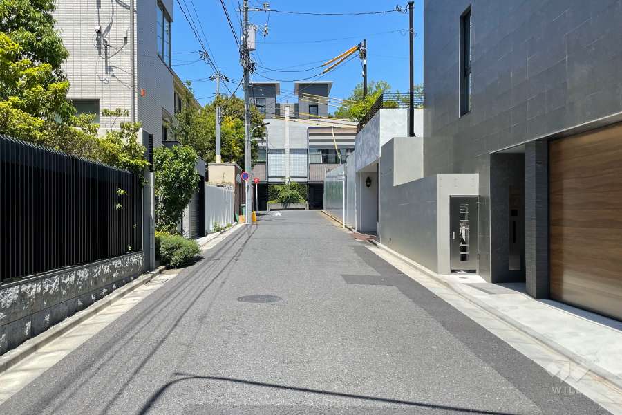 敷地東側の前面道路