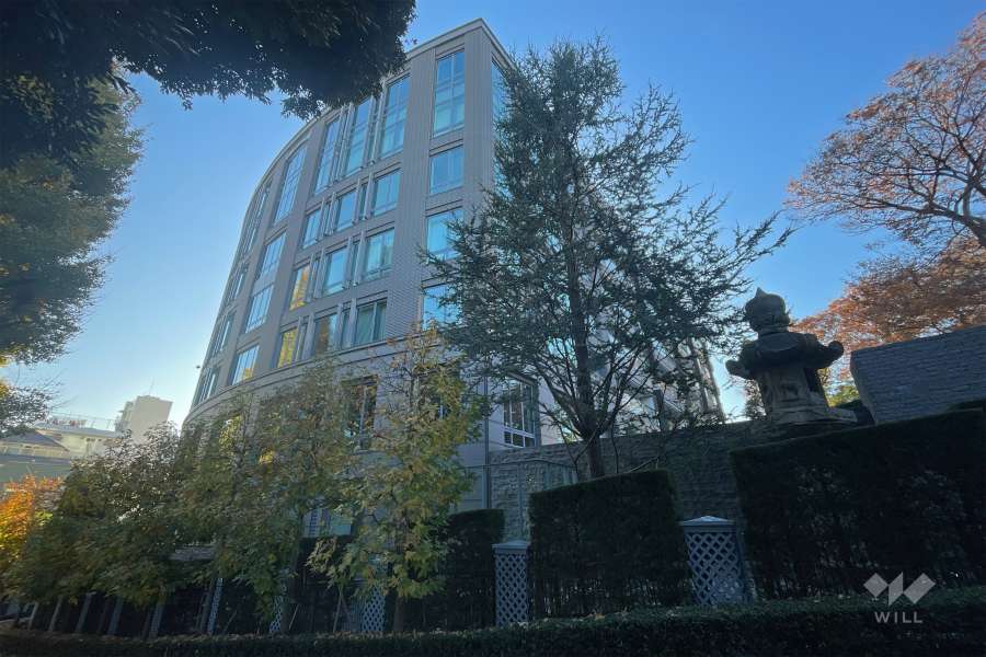 パークマンション三田綱町ザフォレストの外観（北東側から）