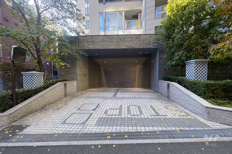 駐車場の出入り口（リングシャッター付き）