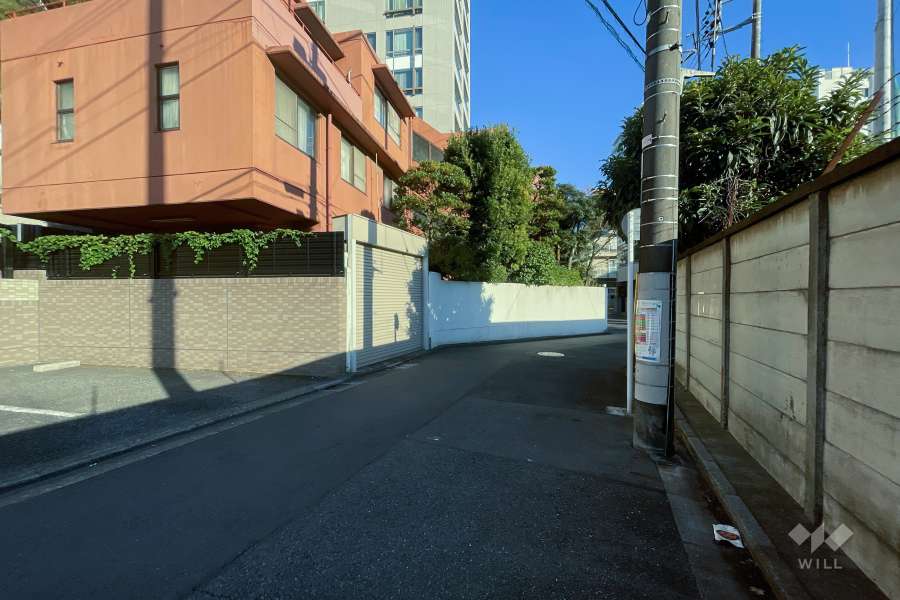 敷地南側の前面道路