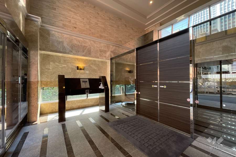 エントランスはオートロック付きです。