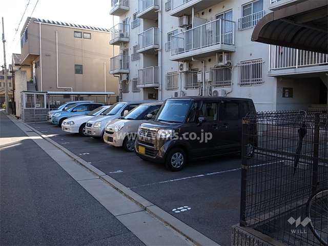 敷地内駐車場（屋外平面式）