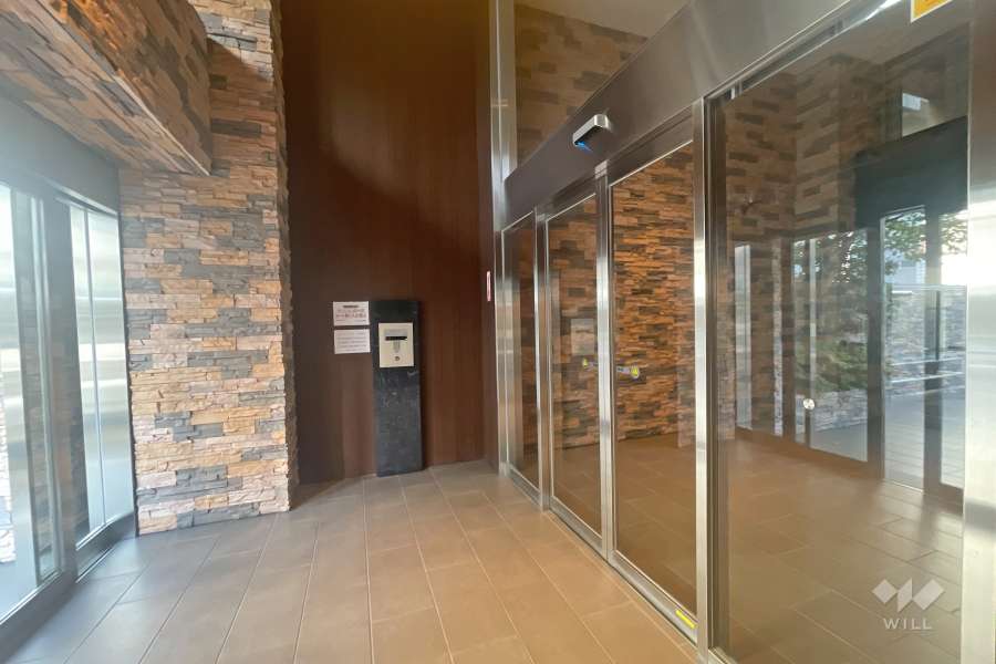 エントランスはオートロック付きです。