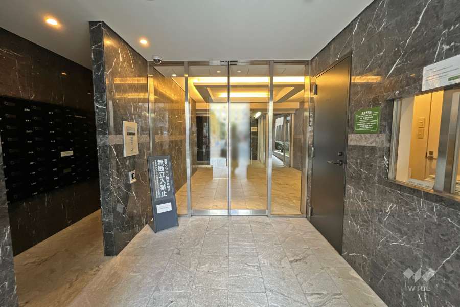 エントランスはオートロック付きです。