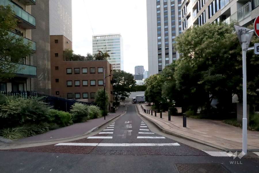 敷地北東側の前面道路

