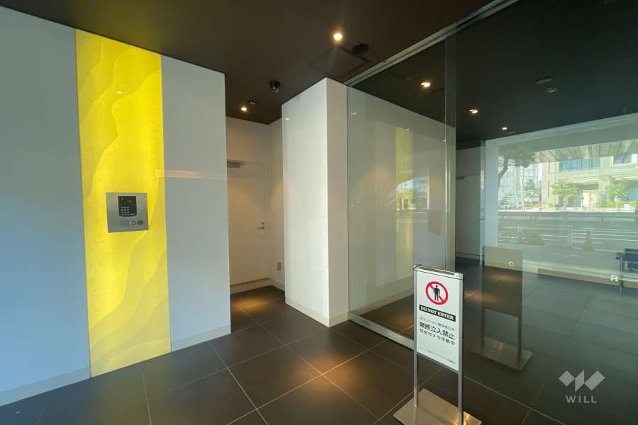 エントランスはオートロック付きです。