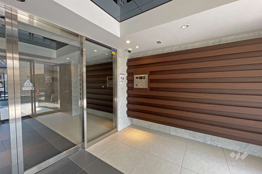 エントランスはオートロック付きです。