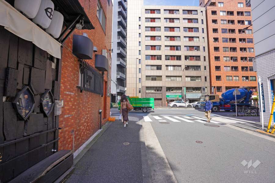 敷地北側の前面道路（東側から）