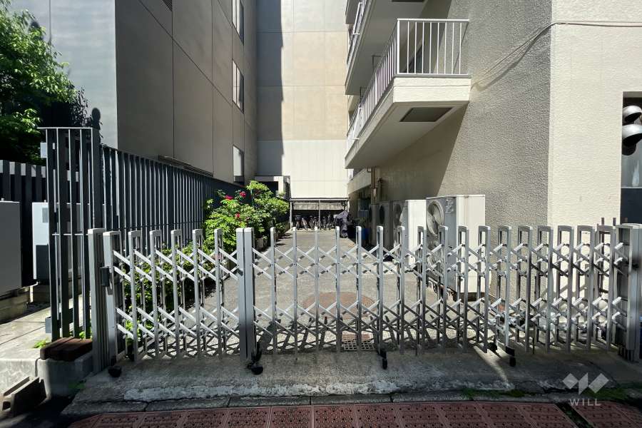 駐車場の出入り口