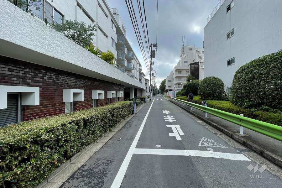 敷地北東側の前面道路