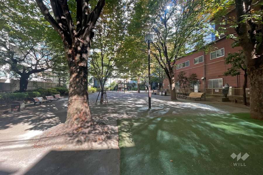 敷地東側に隣接する『白金志田町児童遊園』