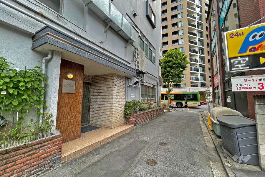 敷地北側の前面道路（東側から）