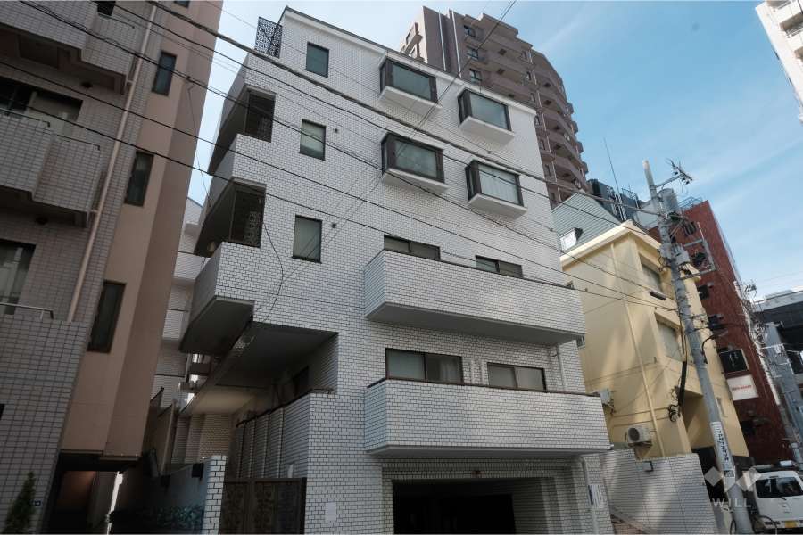 マンションフロイント麻布の外観（南東側から）