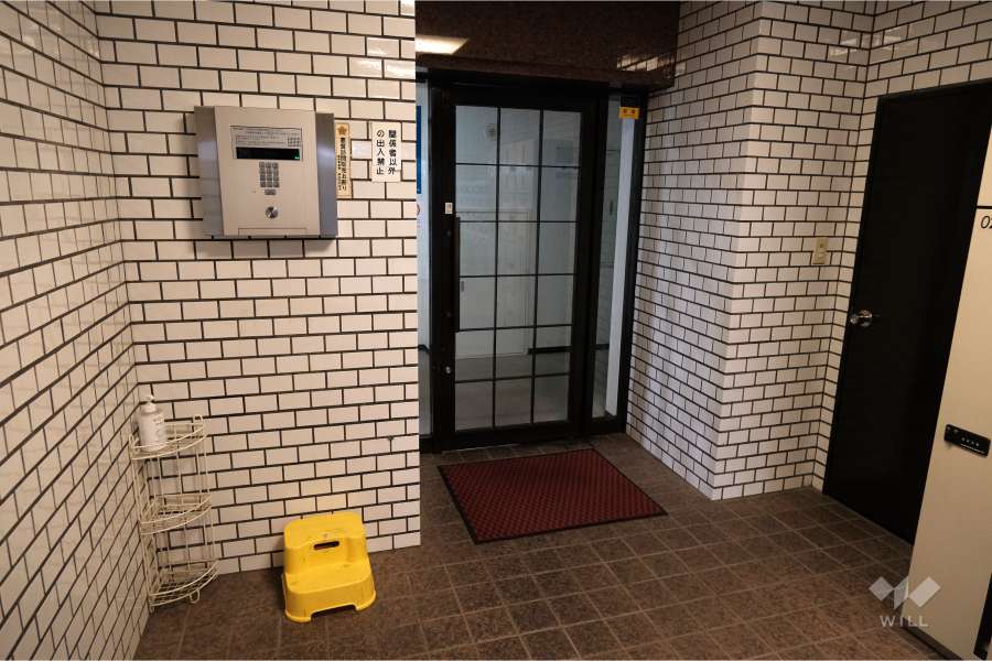 エントランスはオートロック付きです。