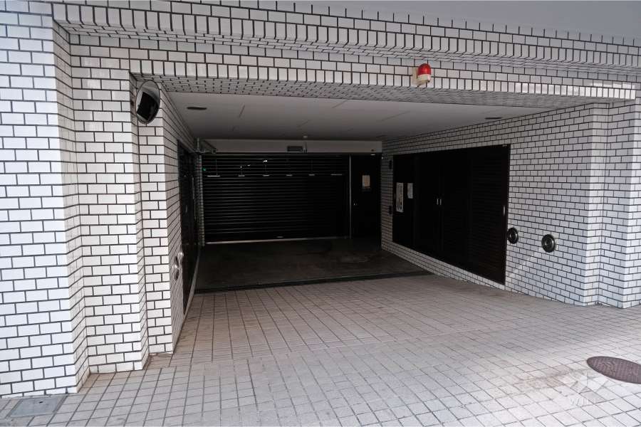 駐車場の出入り口（リングシャッター式）