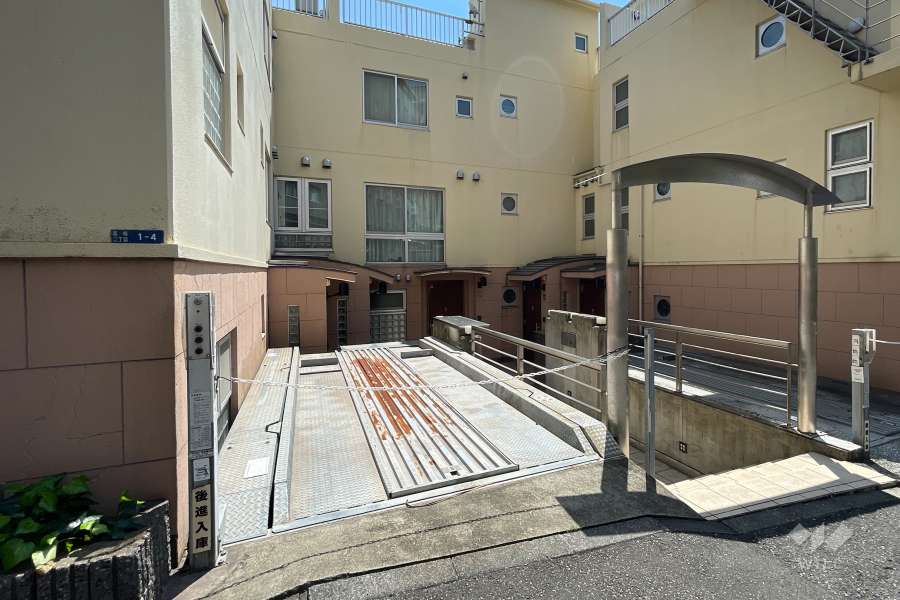 敷地内の機械式駐車場