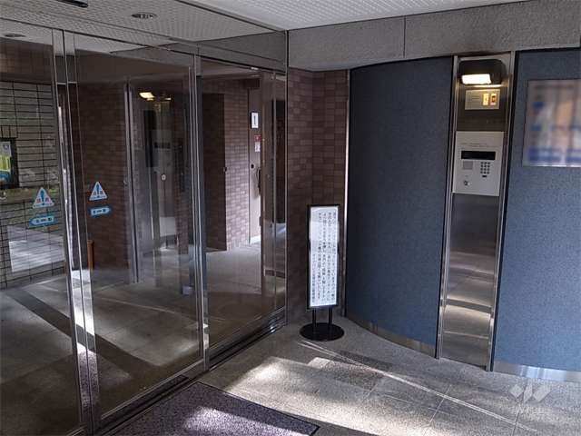 エントランスはオートロック付きです。