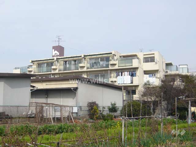 イスズハイツベル武庫之荘南2の外観（南東から）