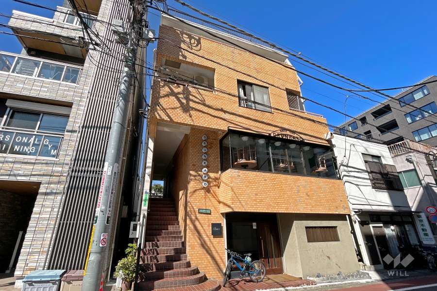 南青山森ビルの外観（南東側から）