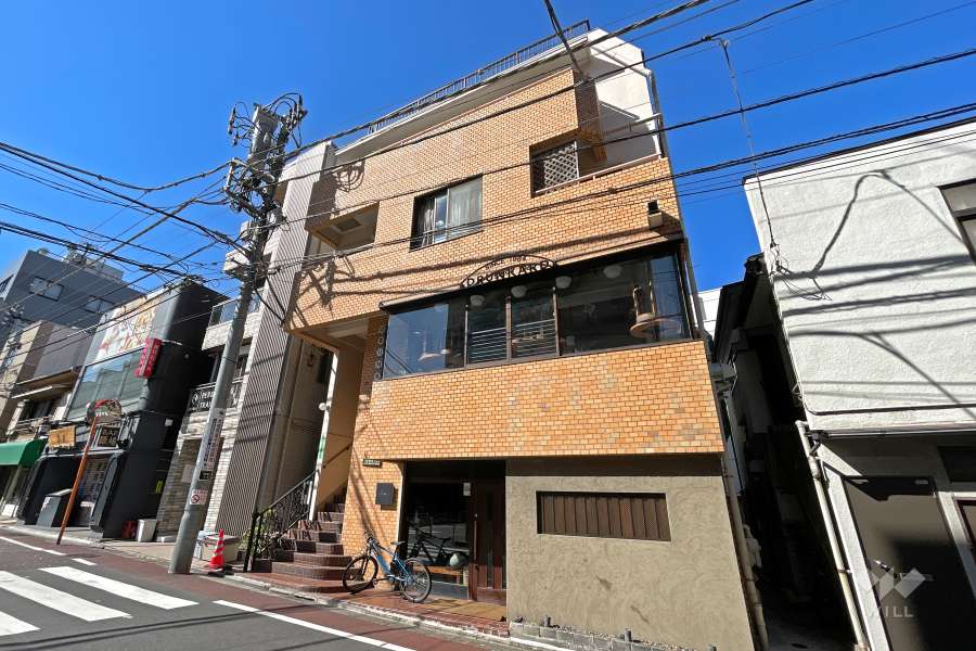 南青山森ビルの外観（北東側から）