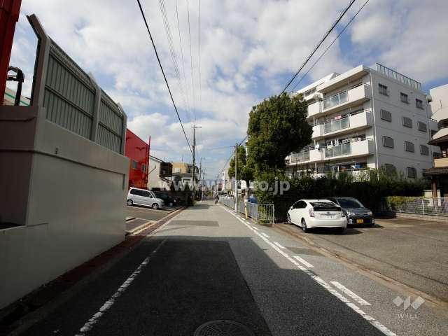 敷地南側の前面道路
