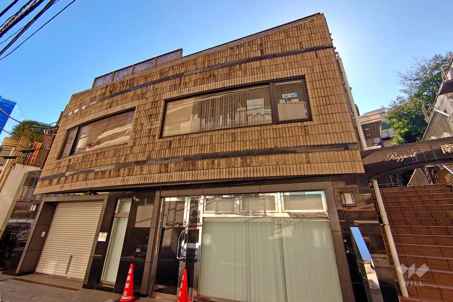 ラポール南青山の外観（北側から）