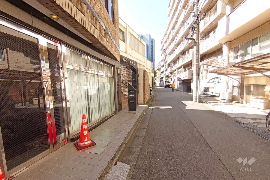 敷地東側の前面道路