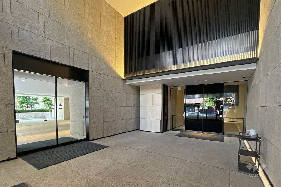 エントランスはオートロック付きです。