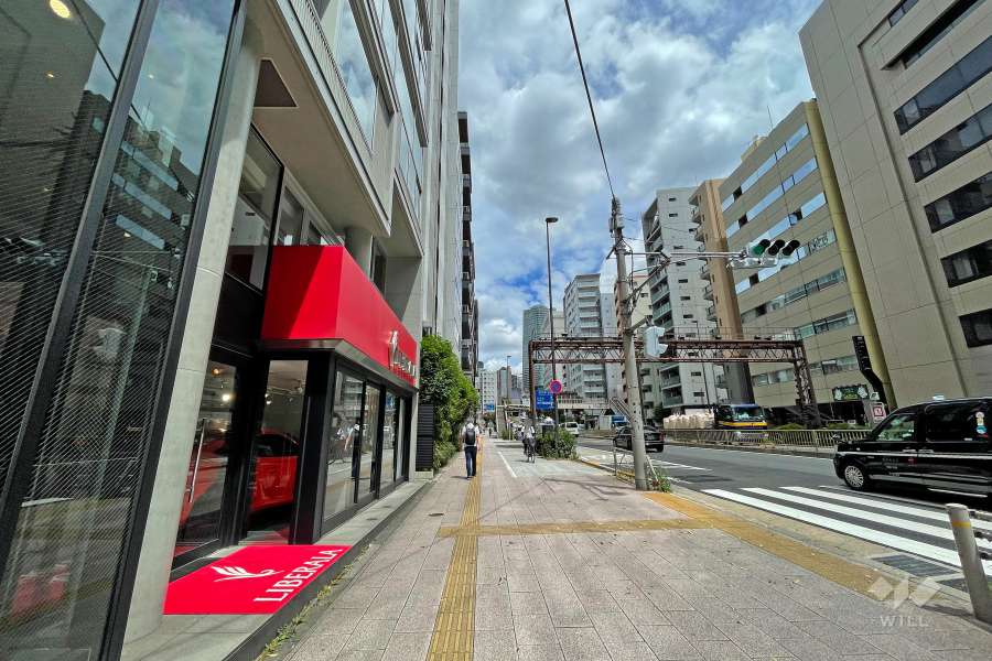 敷地南東側の前面道路