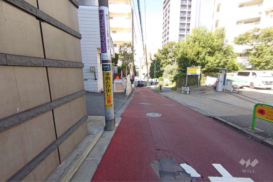 敷地北側の-前面道路（東側から）