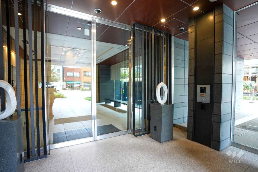 エントランスはオートロック付きです。