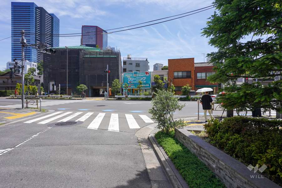 敷地南側の前面道路