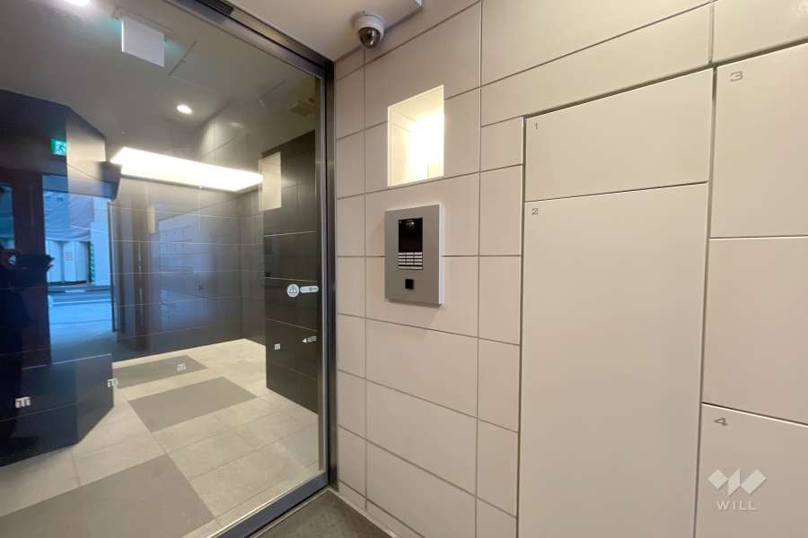 エントランスはオートロック付きです。