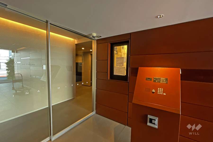 エントランスはオートロック付きです。