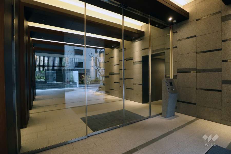 エントランスはオートロック付きです。