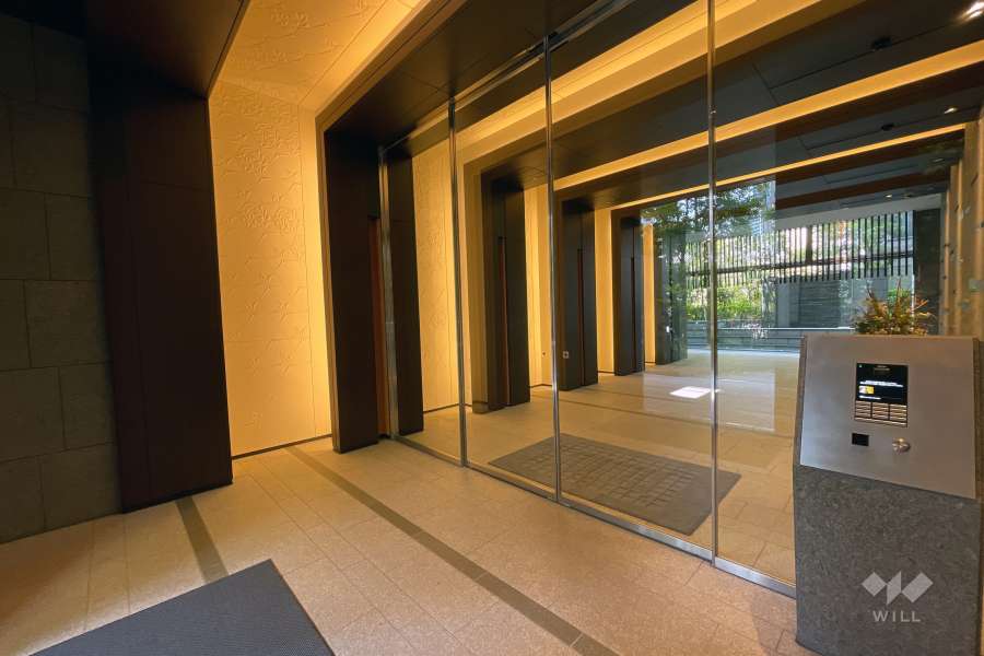 エントランスはオートロック付きです。