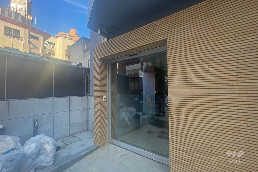 駐輪場の出入口（オートロック付き）