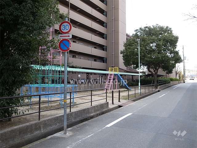敷地北側に隣接する公園