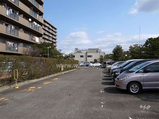 敷地南側の敷地内駐車場（屋外平面式）