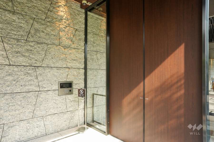 エントランスはオートロック付きです。